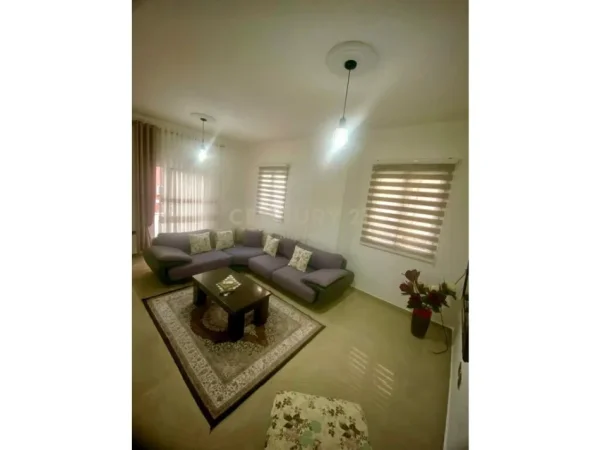 Tirane, jepet me qera 2+1 Kati 1, 600 € 