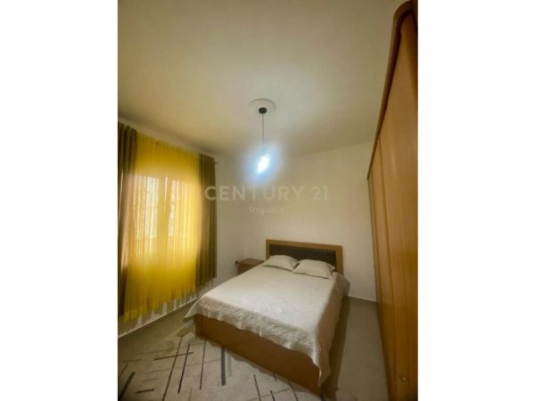 Tirane, jepet me qera 2+1 Kati 1, 600 € 