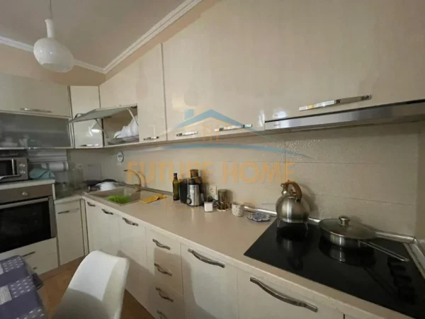 Tirane, shitet apartament 1+1+Ballkon Kati 16, 53 m² 159.000 € (Qender)