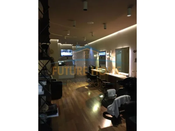 Tirane, shitet apartament 3+1+Ballkon Kati 3, 124 m² 250.000 € (Qender)