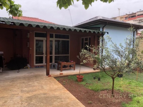 Tirane, shitet shtepi 2+1 Kati 1, 292 m² 350.000 € (rruga Bardhyl)