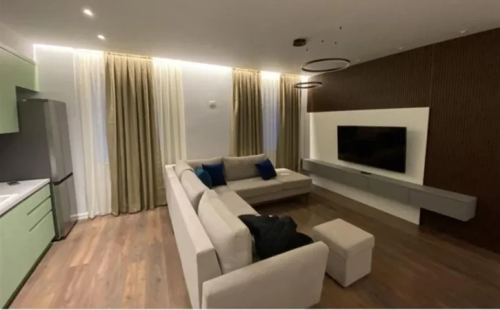Tirane, jepet me qera apartament 2+1 Kati 5, 100 m² 700 € (Liqeni Thate)