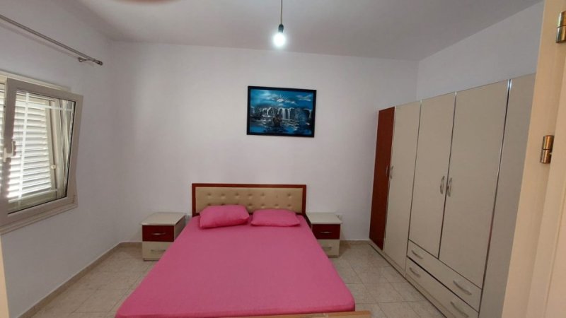 Tirane, jepet me qera Vile Kati 0, 200 m² 500 € (Shkoze)