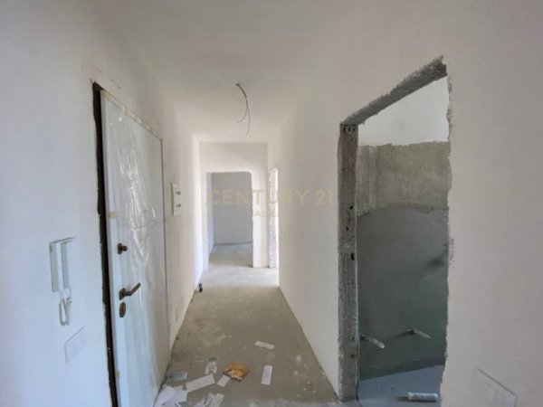 Tirane, shitet apartament 2+1 Kati 5, 122 m² 230.000 € (Astir)