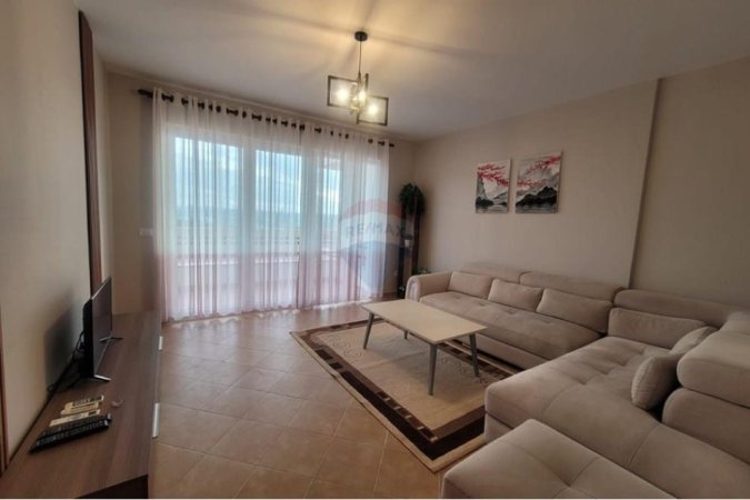Tirane, jepet me qera apartament 3+1+Ballkon Kati 3, 130 m² 400 € (fresku)