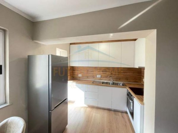 Tirane, jepet me qera apartament 2+1+BLK Kati 4, 71 m² 600 Euro (Qender , Tregu Cam)