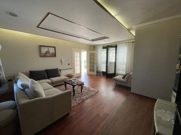 Tirane, shitet Vile Kati 2, 214 m² 370.000 Euro (Kashar) PARK28084