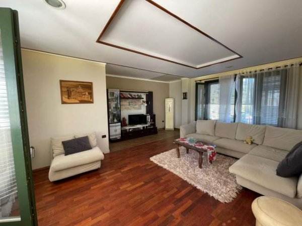 Tirane, shitet Vile 214 m² 370.000 Euro (Yrshek) PARK28086