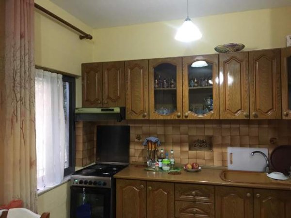 Tirane, shitet shtepi 2 Katshe Kati 2, 220.000 Euro (Rruga Njazi Meka Tirane)