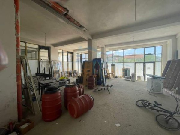 Tirane, jepet me qera dyqan Kati 0, 194 m² 2.000 Euro (Golden Park) UNA26123