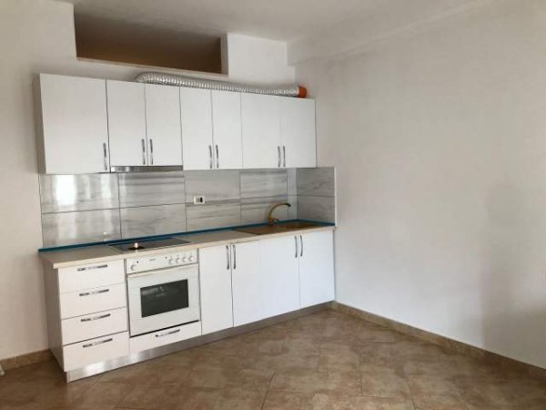 Tirane, jepet me qera apartament 2+1+BLK Kati 4, 85 m² 400 Euro (Kopeshti Botanik)