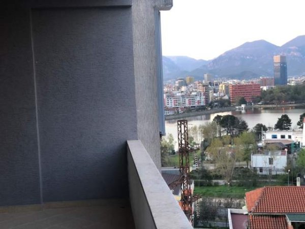 Tirane, jepet me qera apartament 2+1+BLK Kati 4, 85 m² 400 Euro (Kopeshti Botanik)