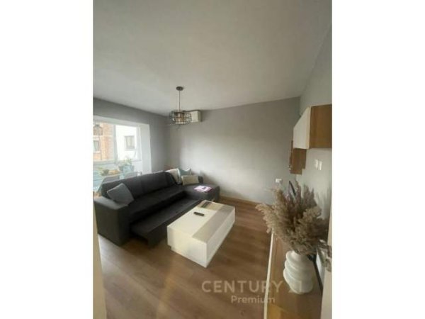 Tirane, jepet me qera apartament 2+1+A+BLK Kati 2, 69 m² 490 Euro (petronini luarase)