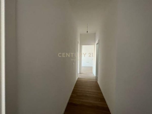 Tirane, jepet me qera apartament 3+1 Kati 4, 117 m² 500 Euro (Kompleksi Magnet)