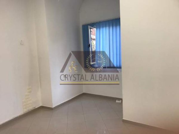 Tirane, jepet me qera dyqan Kati 1, 42 m² 35.000 Leke (Don Bosko)