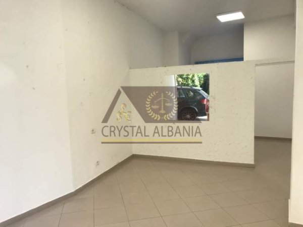 Tirane, jepet me qera dyqan Kati 1, 42 m² 35.000 Leke (Don Bosko)