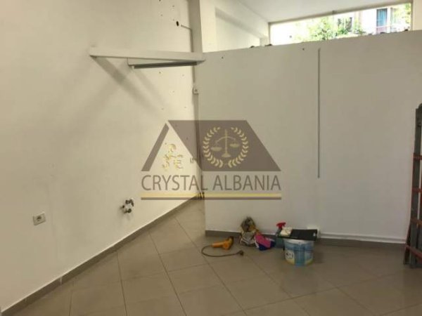 Tirane, jepet me qera dyqan Kati 1, 42 m² 35.000 Leke (Don Bosko)