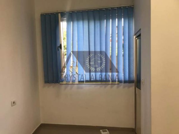 Tirane, jepet me qera dyqan Kati 1, 42 m² 35.000 Leke (Don Bosko)