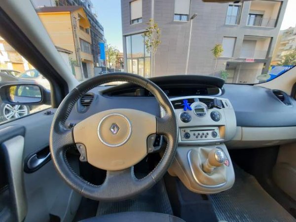 Tirane, shes makine Renault Scenic II Megane Viti 2009, 4,700 Euro