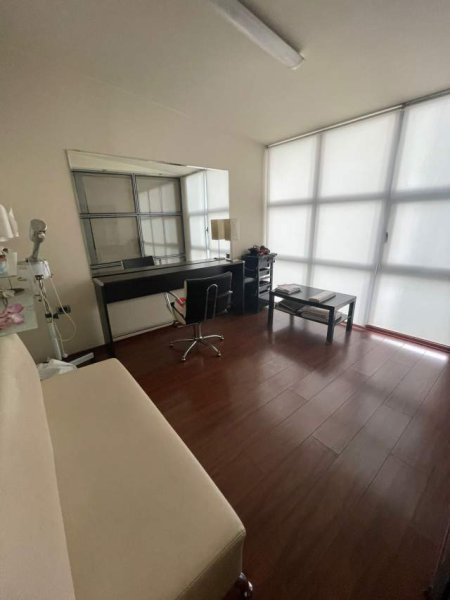 Tirane, jepet me qera zyre Kati 1, 100 m² 900 Euro (Ish ekspozita)