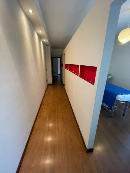 Tirane, jepet me qera zyre Kati 1, 100 m² 900 Euro (Ish ekspozita)