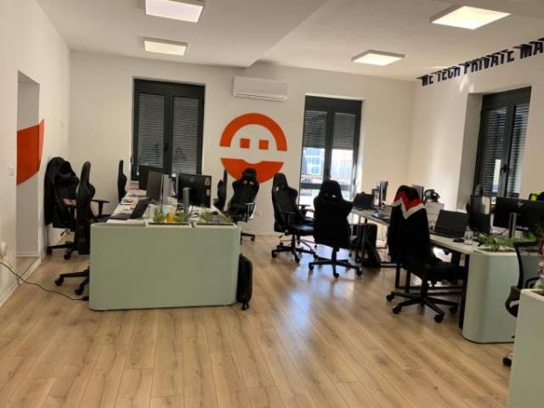 Tirane, jepet me qera zyre Kati 3, 300 m² 6.160 Euro (blv.zogu I)