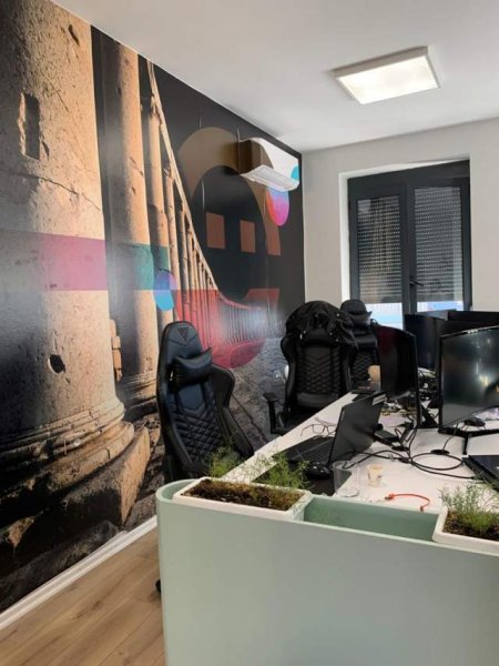 Tirane, jepet me qera zyre Kati 3, 300 m² 6.160 Euro (blv.zogu I)