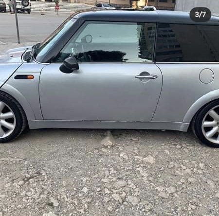 Tirane, shitet makine MINI Viti 2003, 2.300 Euro