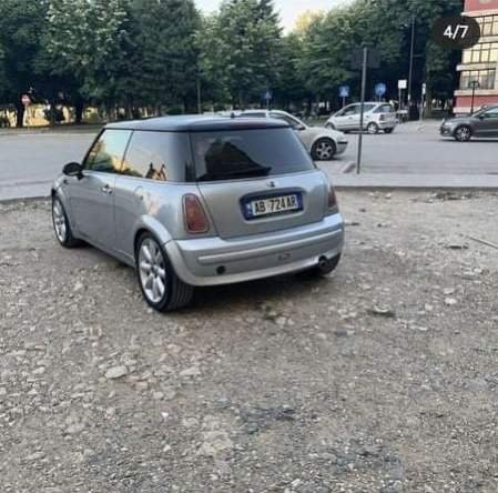 Tirane, shitet makine MINI Viti 2003, 2.300 Euro