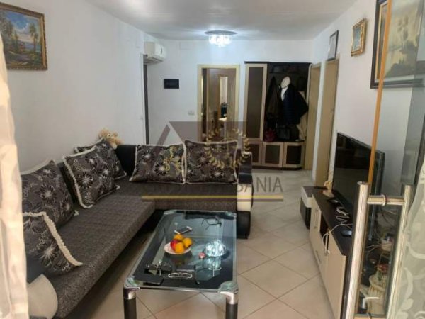 Tirane, jepet me qera apartament 3+1 Kati 1, 130 m² 600 Euro (Rruga "Mine Peza")