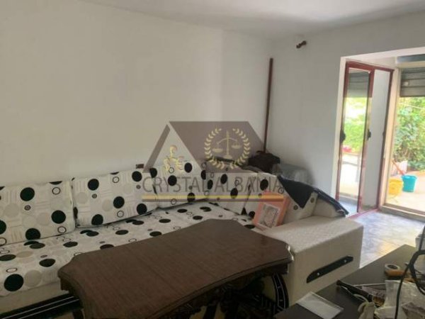 Tirane, jepet me qera apartament 3+1 Kati 1, 130 m² 600 Euro (Rruga "Mine Peza")