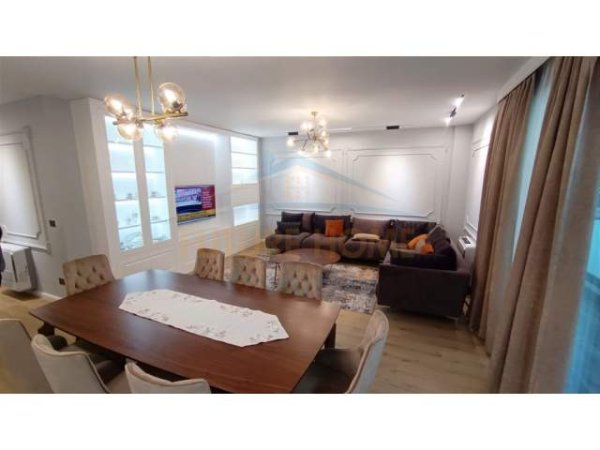 Tirane, jepet me qera apartament 3+1+BLK Kati 2, 146 m² 1.700 Euro (rruga e vilave)