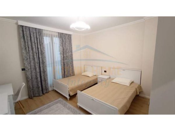Tirane, jepet me qera apartament 3+1+BLK Kati 2, 146 m² 1.700 Euro (rruga e vilave)