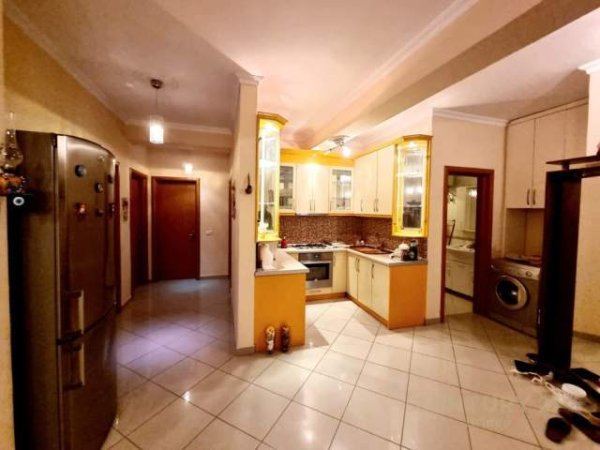 Tirane, jepet me qera apartament 2+1+A+BLK Kati 5, 126 m² 350 Euro (Astir)