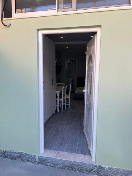 Tirane, jepet me qera garsonier 1+1 Kati 1, 35 m² 300 Euro (rruga Mihal Duri)