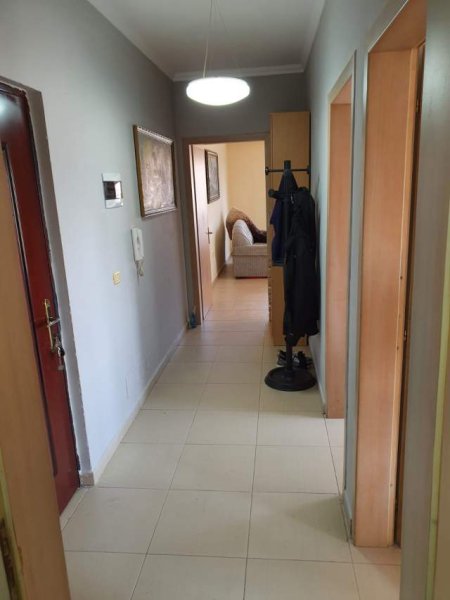 Tirane, jepet me qera apartament 2+1+BLK Kati 5, 80 m² 400 Euro (rruga Endri Keko)