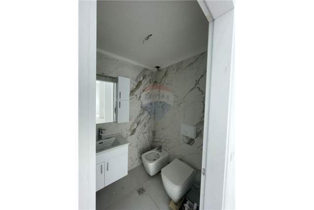 Tirane, jepet me qera ambjent biznesi Kati 0, 73 m² 1.500 Euro (Hoxha Tahsin)