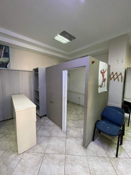 Tirane, jepet me qera ambjent biznesi Kati 1, 53 m² 450 Euro (Rruga Frederik Shiroka)