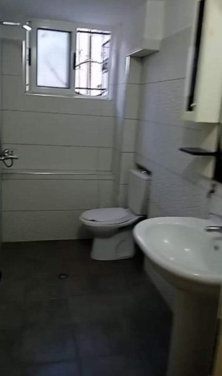 Tirane, jepet me qera apartament 1+1 Kati 1, 55 m² 25000  (Rruga e Dibres)
