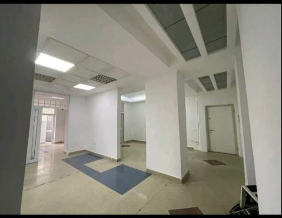 Tirane, jepet me qera ambjent biznesi Kati 0, 130 m² 1.500 Euro (prane Taivanit- Parku Rinia)