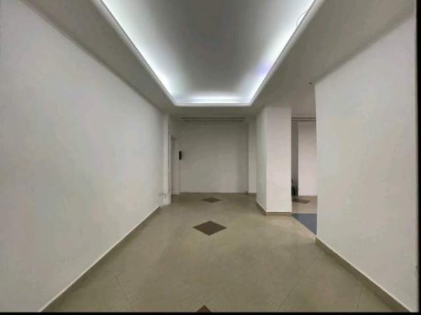 Tirane, jepet me qera ambjent biznesi Kati 0, 130 m² 1.500 Euro (prane Taivanit- Parku Rinia)