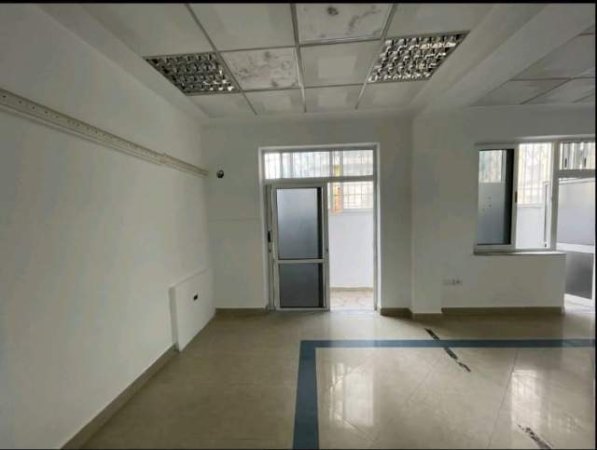 Tirane, jepet me qera ambjent biznesi Kati 0, 130 m² 1.500 Euro (prane Taivanit- Parku Rinia)