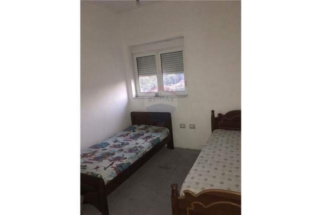 Tirane, shitet apartament 3 Katshe Kati 0, 275 m² 550.000 Euro (Shkolla e Bashkuar, prane Shkolles "Bajram Curri")