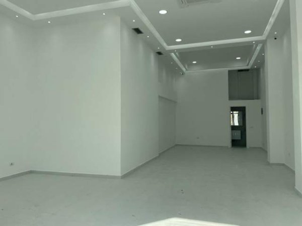 Tirane, jepet me qera ambjent biznesi Kati 0, 73 m² 1.500 Euro (Rr. Hoxha Tahsin)