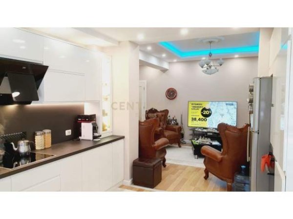PERBALLE KOMPLEKSIT DELIJORGJI ,SHITET APARTAMENT 3+1, Kati 8, 135 m² 200.000 Euro