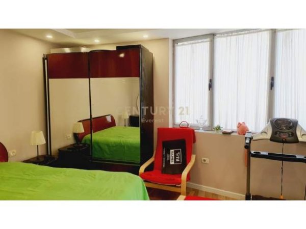PERBALLE KOMPLEKSIT DELIJORGJI ,SHITET APARTAMENT 3+1, Kati 8, 135 m² 200.000 Euro