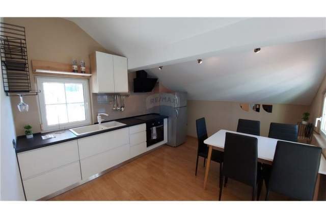 Tirane, jepet me qera apartament 1+1+BLK Kati 4, 104 m² 500 Euro (QENDER)