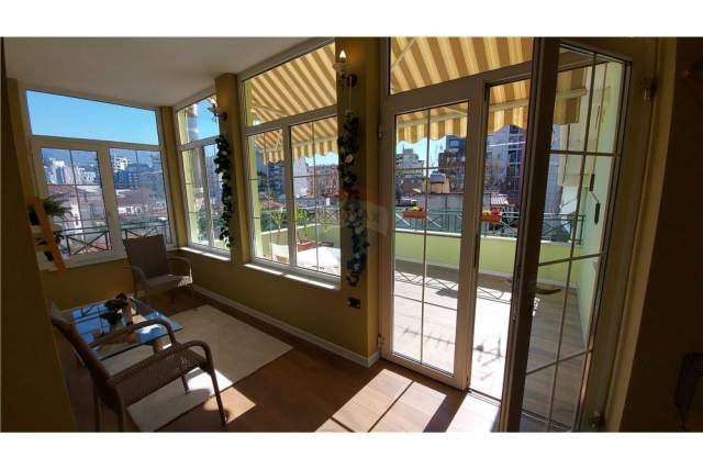 Tirane, jepet me qera apartament 1+1+BLK Kati 4, 104 m² 500 Euro (QENDER)