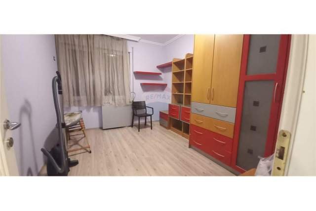 Tirane, jepet me qera apartament 2+1 Kati 2, 130 m² 800 Euro (liceu artistik)
