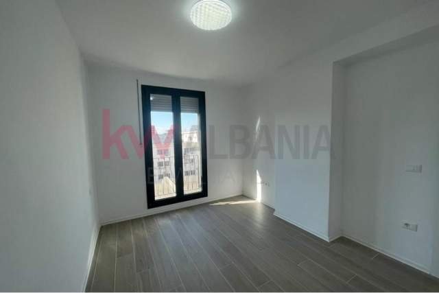 Shqiperi, jepet me qera apartament 1+1 Kati 3, 67 m² 400 Euro (Kongresi i Manastirit,Rruga Bardhyl)